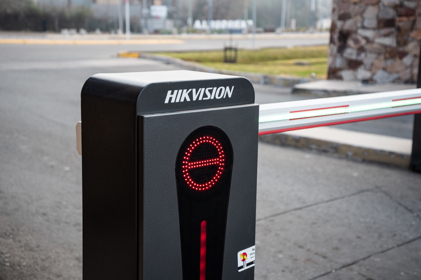 servicios-4-barrera-entrada-hikvision